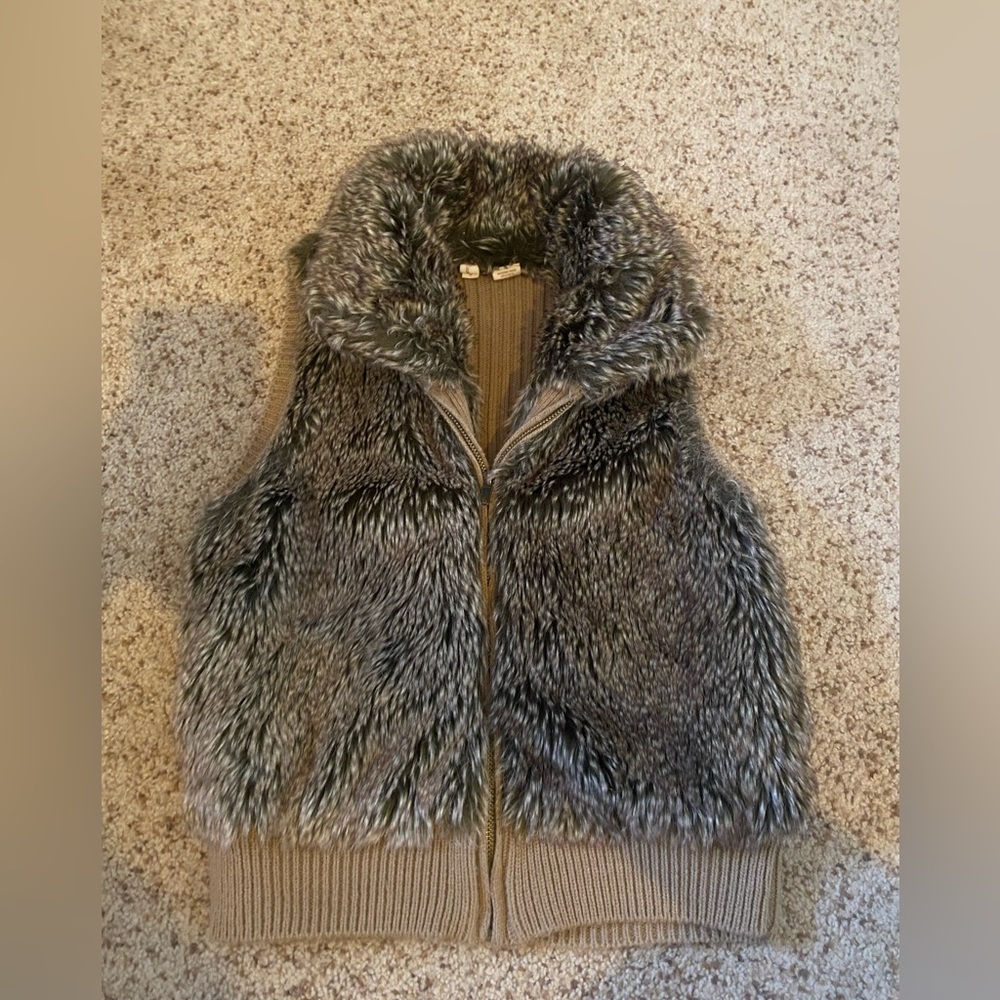 Red Camel fury / knitted vest